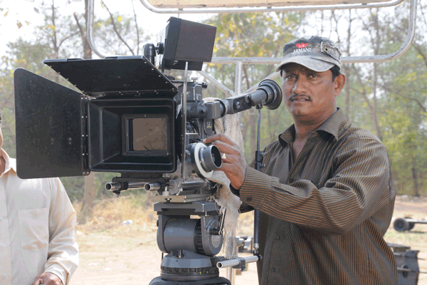 MANGALUREAN HARRY FERNANDES INDUCING BOLLYWOOD TOUCH TO KONKANI FILMS